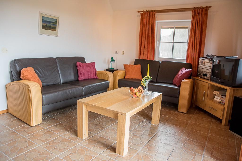 Fox House Hotel Pelci Bagian luar foto
